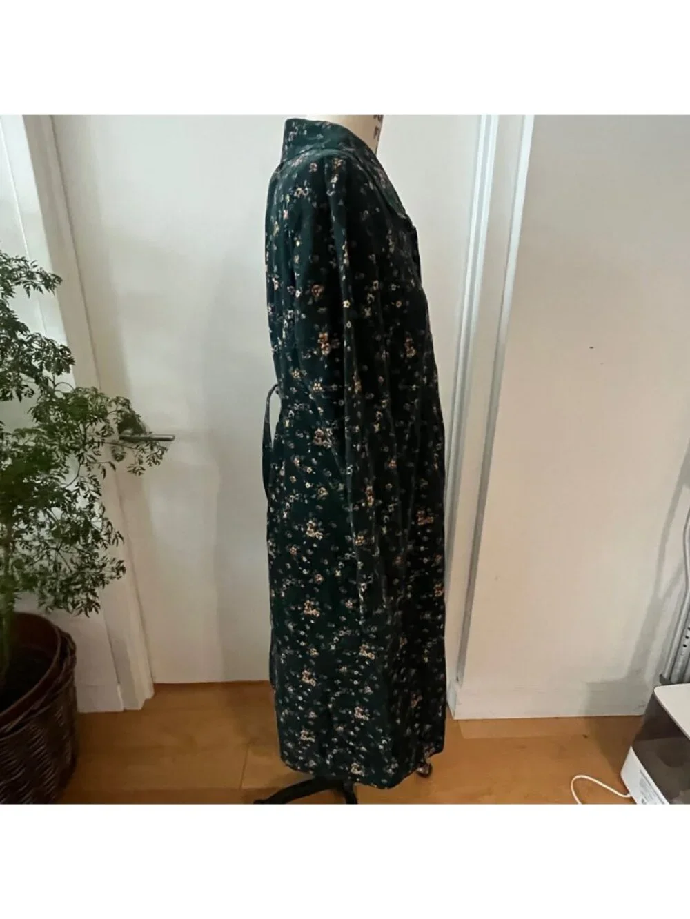 LA CERA Green Corduroy Floral‎ Button Down Maxi  Size Large - Picture 3 of 9